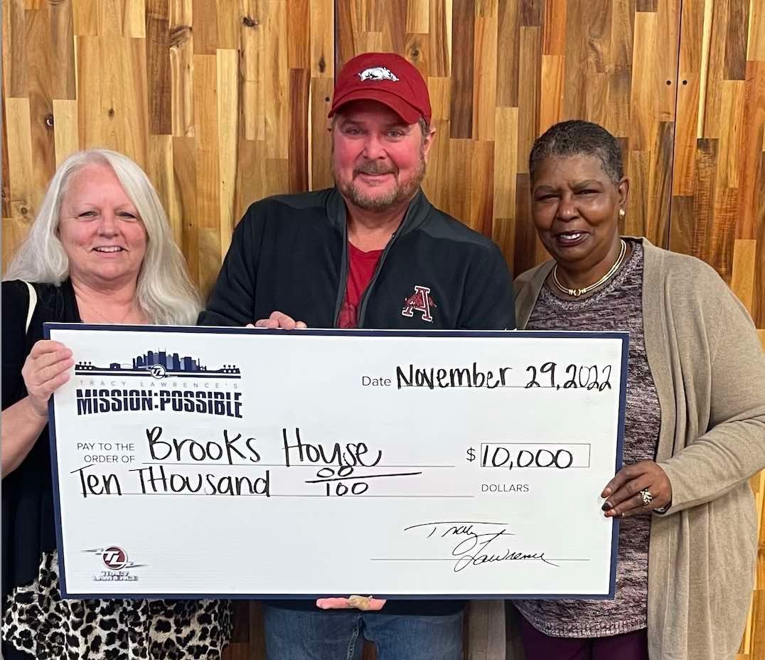 Tracy Lawrence Donates 60K On Giving Tuesday